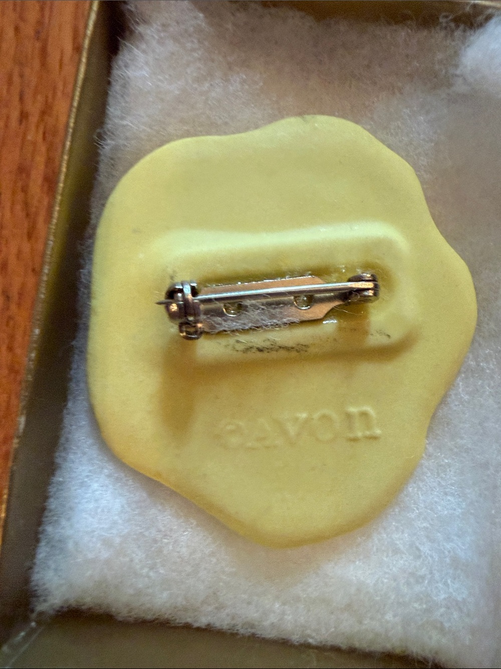 Avon Yellow Flower Enamel Pin - Picture 2 of 3